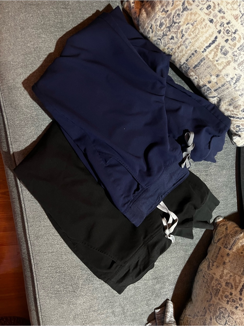 Figs Women’s Navy and Black scrub joggers